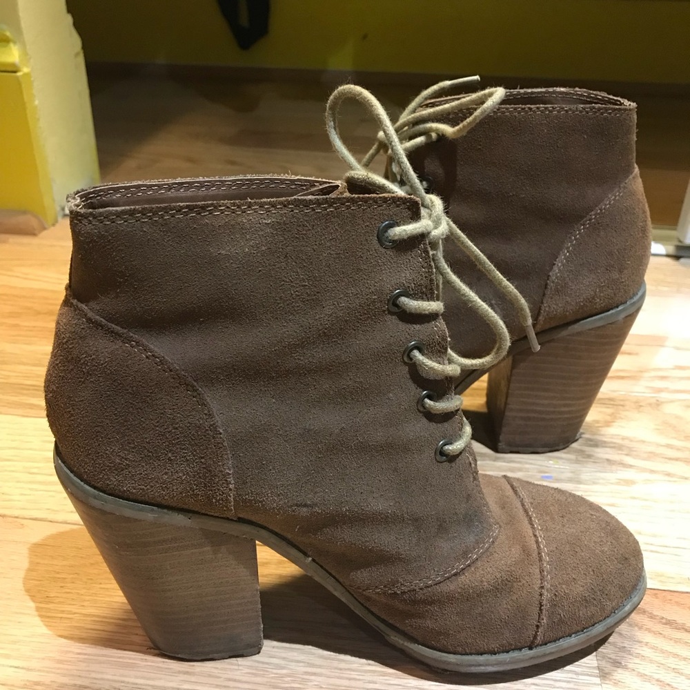 Kimchi Blue Brown Suede Boots w/ 4 inch heel